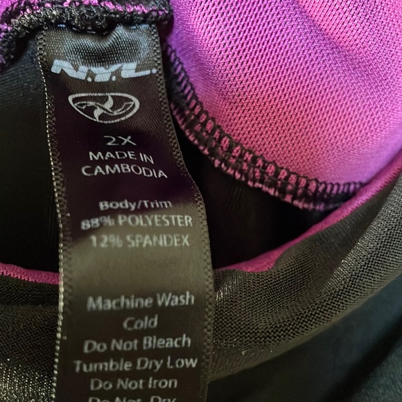 FINAL MARKDOWN NYL Vibrant Pink and Black Sports cropped slacks 2x - Picture 2 of 9